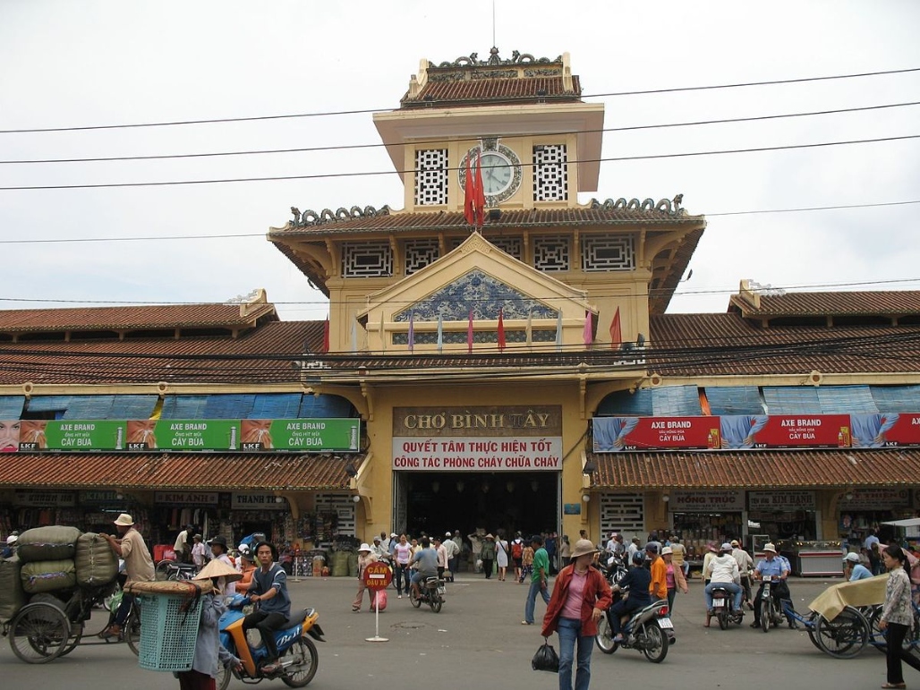 Chợ đầu mối Bình Tây là một địa điểm thu hút khách du lịch rất nổi tiếng ở Sài Gòn