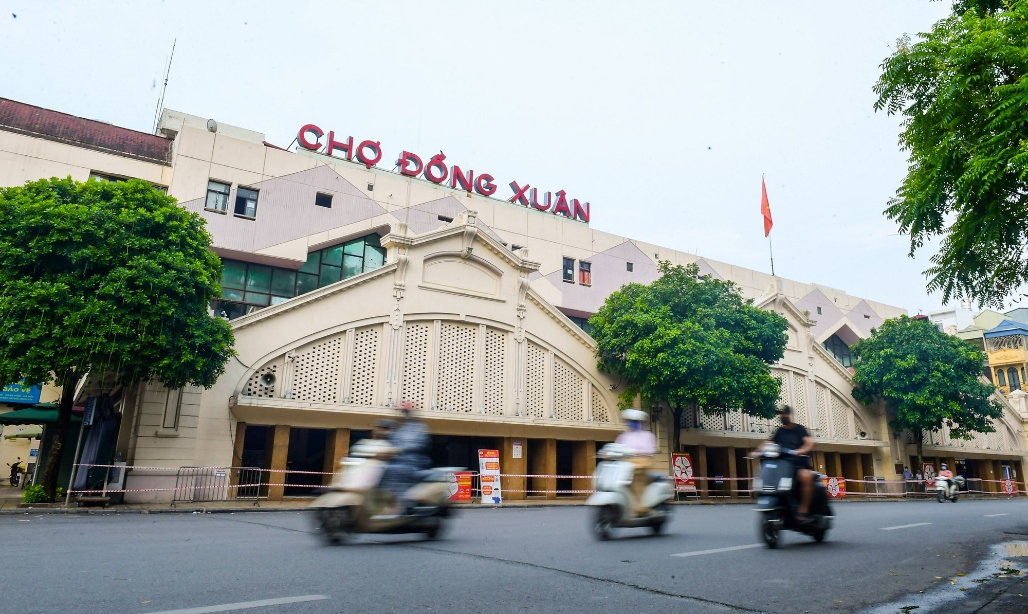Chợ thủ đô Đồng Xuân nằm trong Khu Phố Cổ Hà Nội